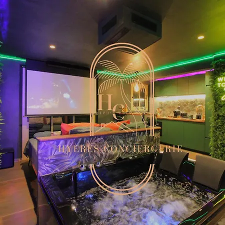 Jungle Balneo/cinema By Hc Lägenhet Hyères