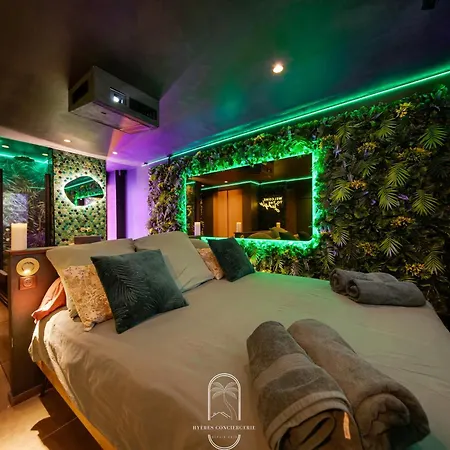 Jungle Balneo/cinema By Hc Hyères