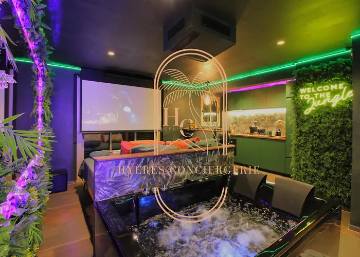 Jungle Balneo/cinema By Hc Lägenhet Hyères