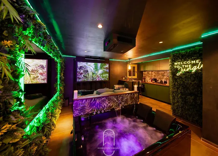 Jungle Balneo/cinema By Hc Lägenhet Hyères