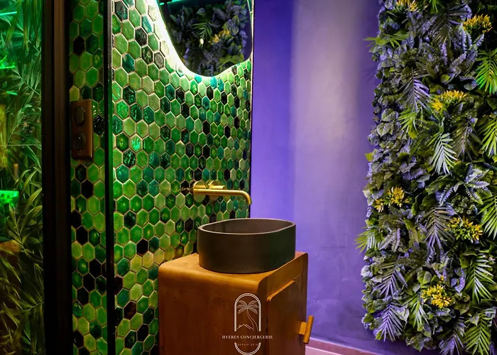 Jungle Balneo/cinema By Hc * Hyères