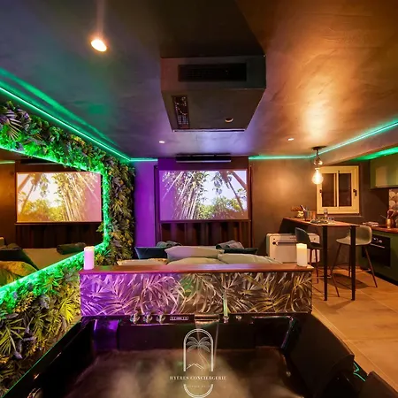 Jungle Balneo/cinema By Hc Ιέρ