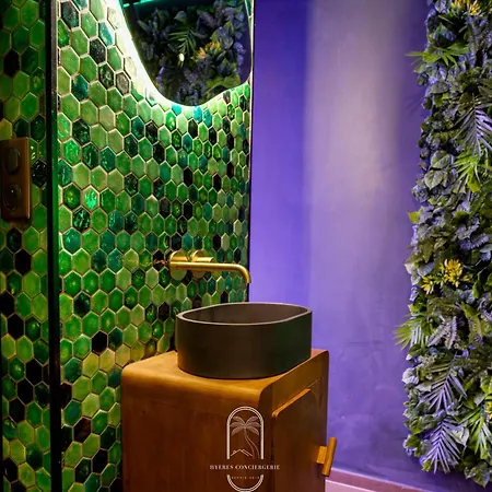 Jungle Balneo/cinema By Hc * Hyères