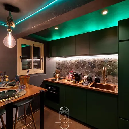 Jungle Balneo/cinema By Hc * イエール