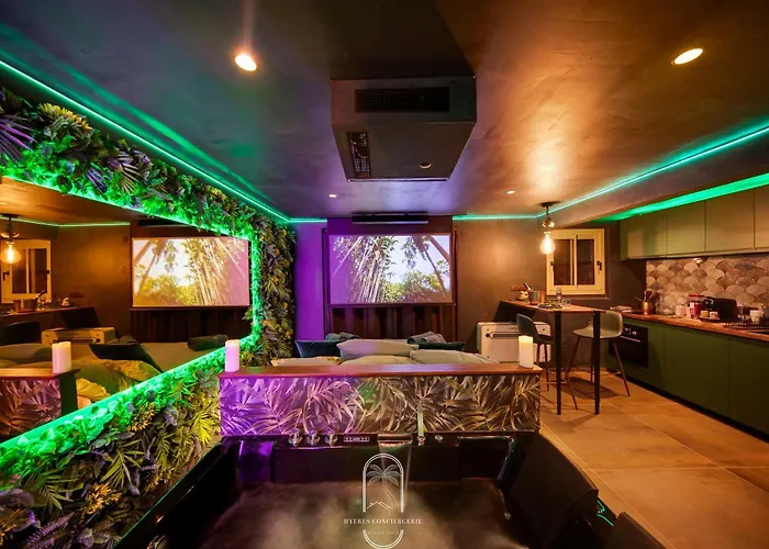 Jungle Balneo/cinema By Hc Ιέρ