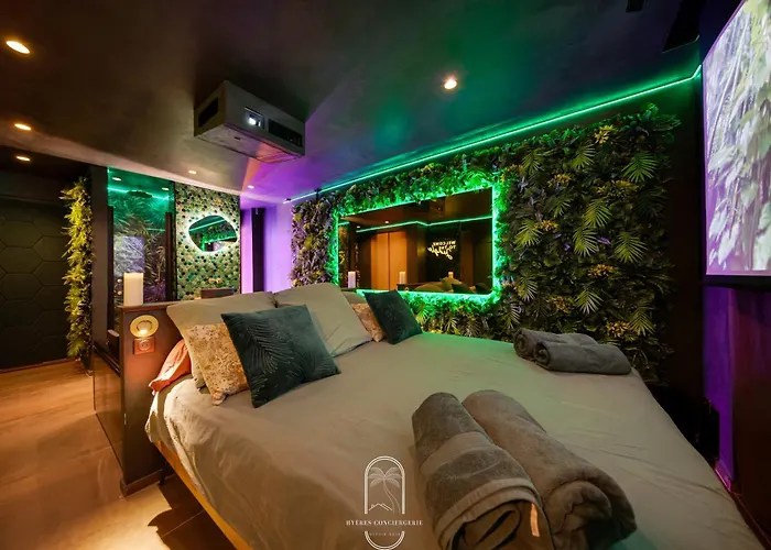 Jungle Balneo/cinema By Hc Hyères